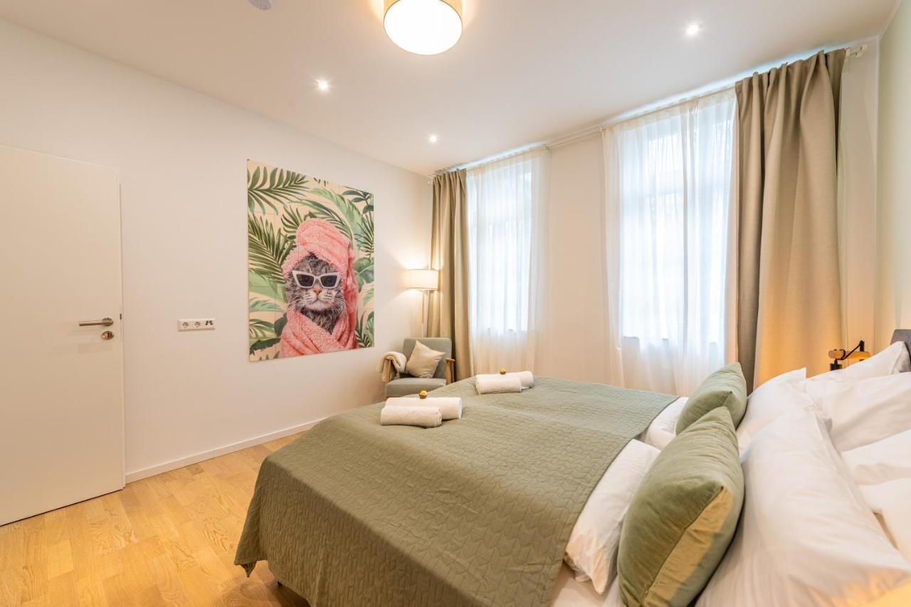 Vivid Luxury Apartment Ludwigsburg - Bluehendes Barock-Forum-Schloss-Modern Exterior foto